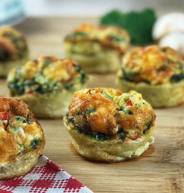 CHEESY EGG MUFFINS WITH SPINACH AND MUSHROOM