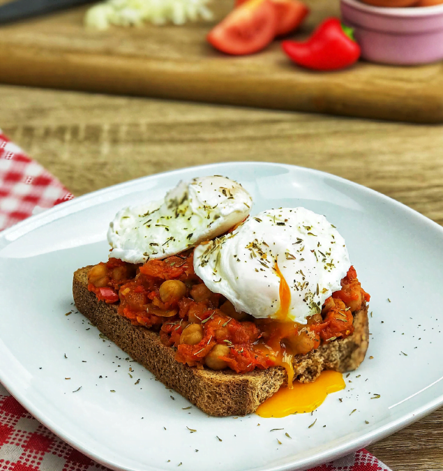 SMOKED CHICKPEAS AND TOMATOES ON TOAST