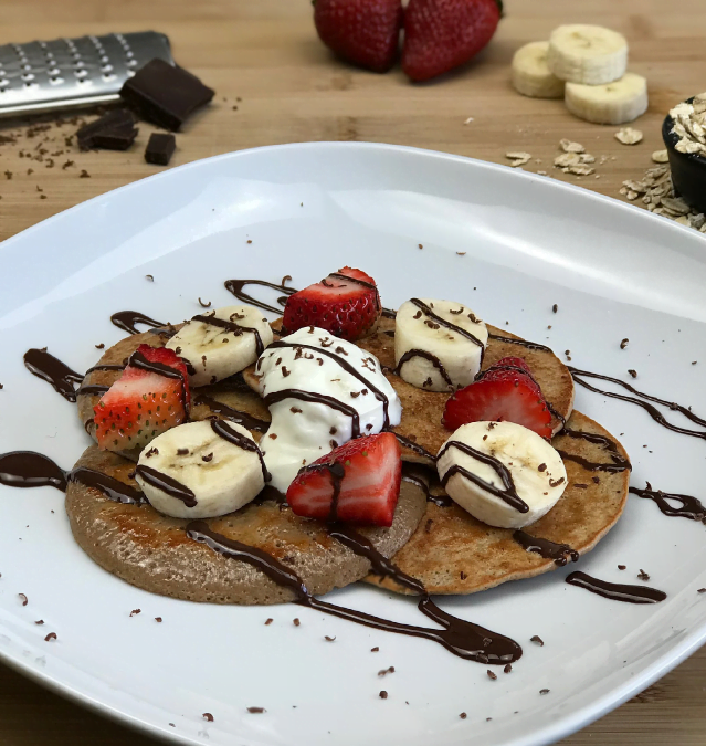 CHOCOLATEY PROTEIN PANCAKES