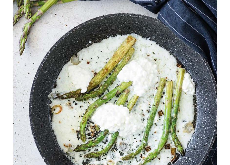 asparagus & ricotta omelette